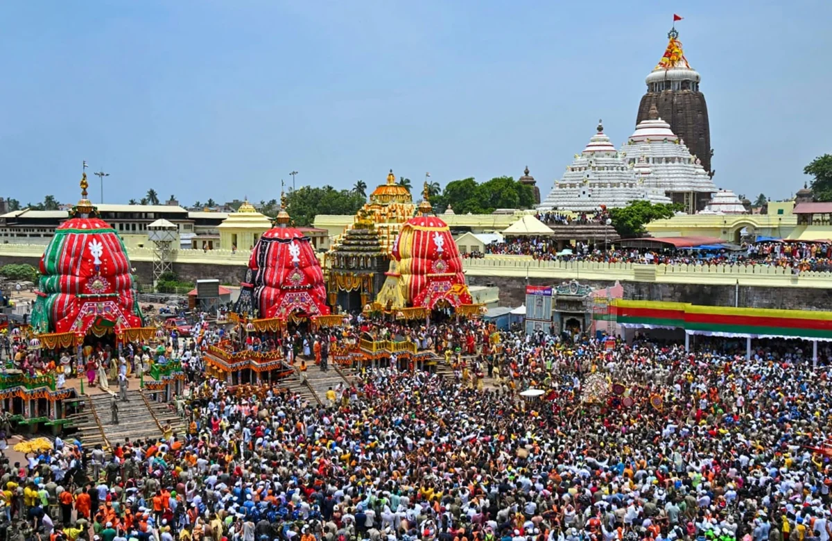 ಜಗನ್ನಾಥನ ಮೆರವಣಿಗೆಯಲ್ಲಿ ದಿಕ್ಕಾಪಾಲಾಗಿ ಓಡಿದ ಆನೆಗಳು: ಹಲವರಿಗೆ ಸಣ್ಣಪುಟ್ಟ ಗಾಯ: puri jagannatha ratha yathra