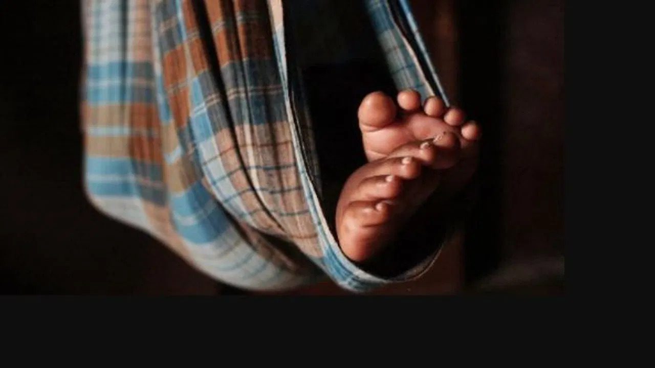  ಬಚ್ಚಲು ಮನೆ ನೀರು ಕಾಯಿಸುವ ಹಂಡೆಯಲ್ಲಿ 1 ತಿಂಗಳ ಕೂಸನ್ನು ಮುಳುಗಿಸಿ ಕೊಂದ ಪಾಪಿ ತಾಯಿ